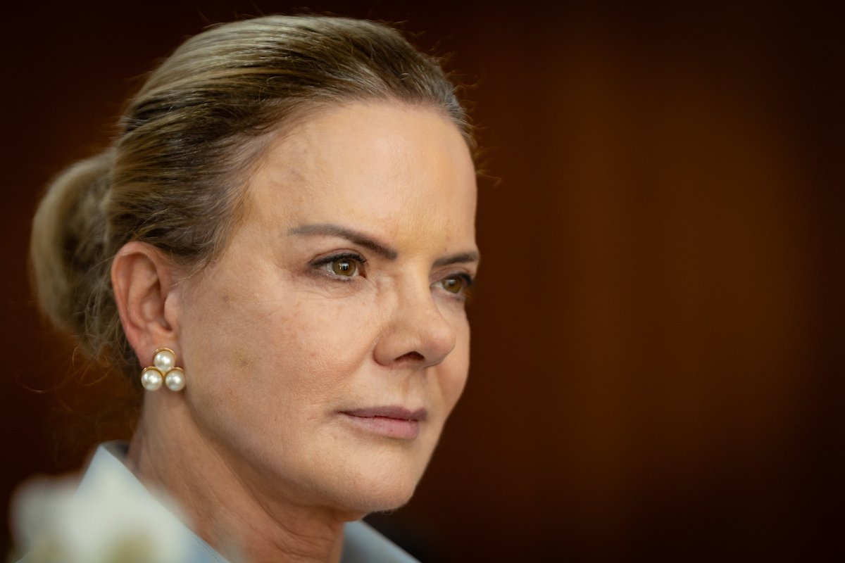 Gleisi Celebra Vitória: Trump Recua e Zera Tarifas Sobre Produtos Brasileiros!