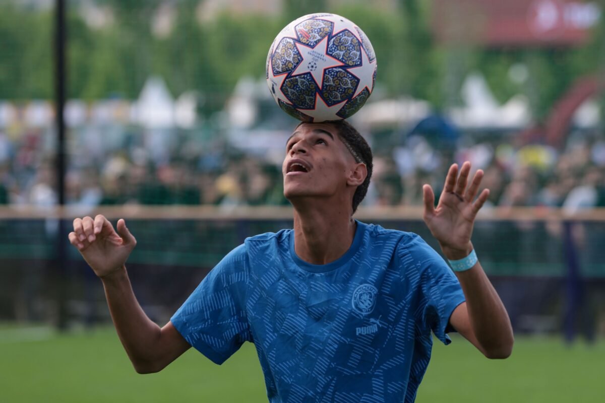 Luva de Pedreiro anuncia que publicará livro autobiográfico; confira