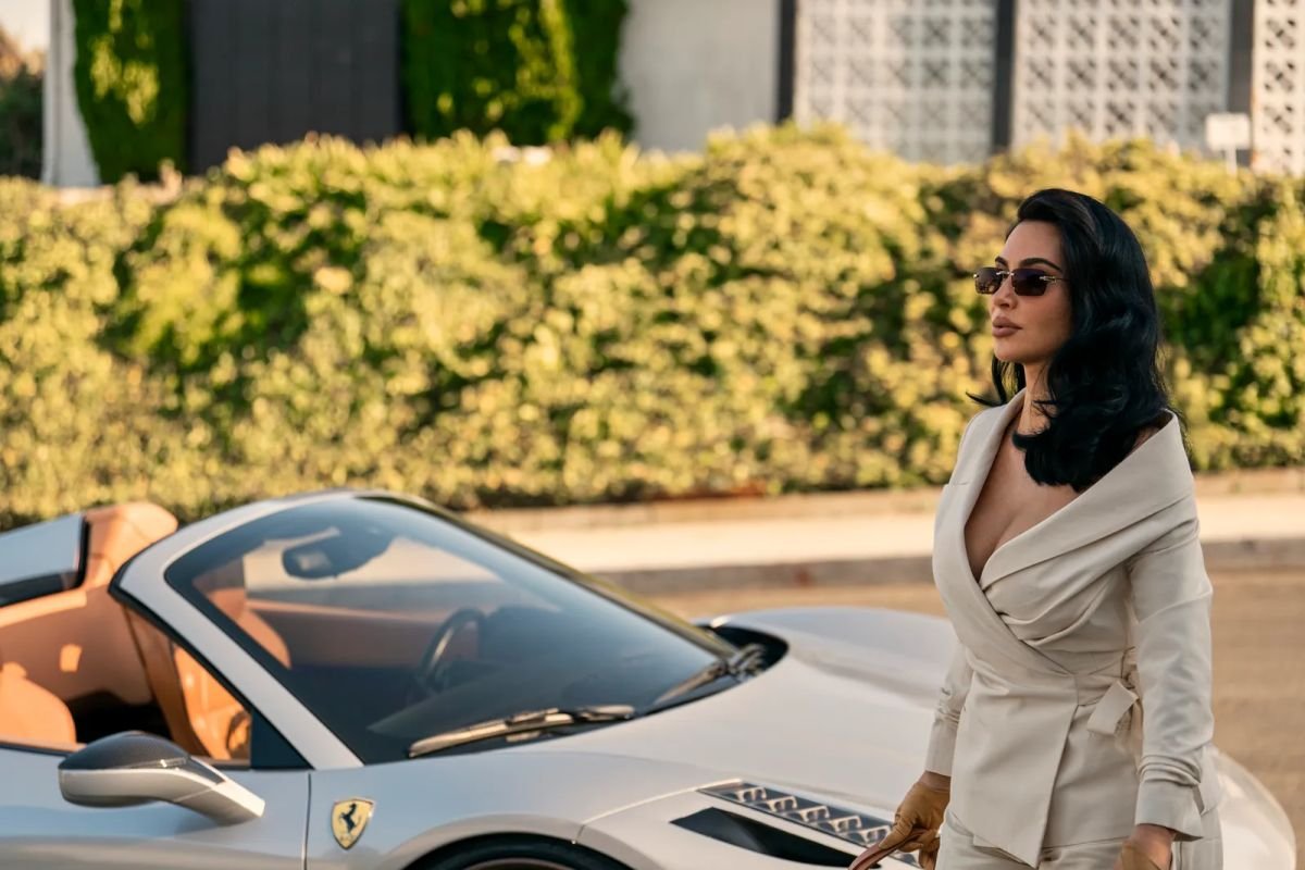 foto com cor. figurinos da série all's fair - metrópoles