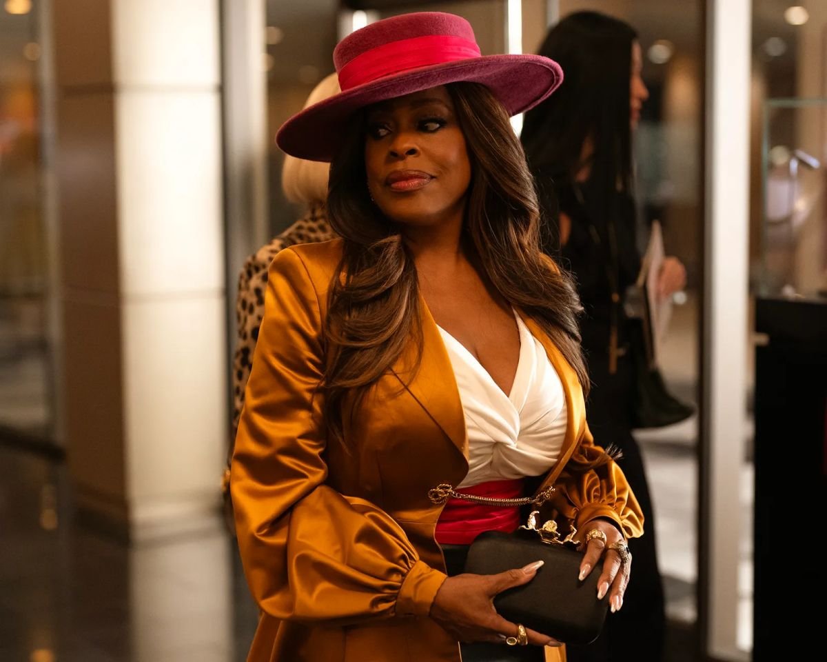 foto com cor. figurinos da série all's fair - metrópoles