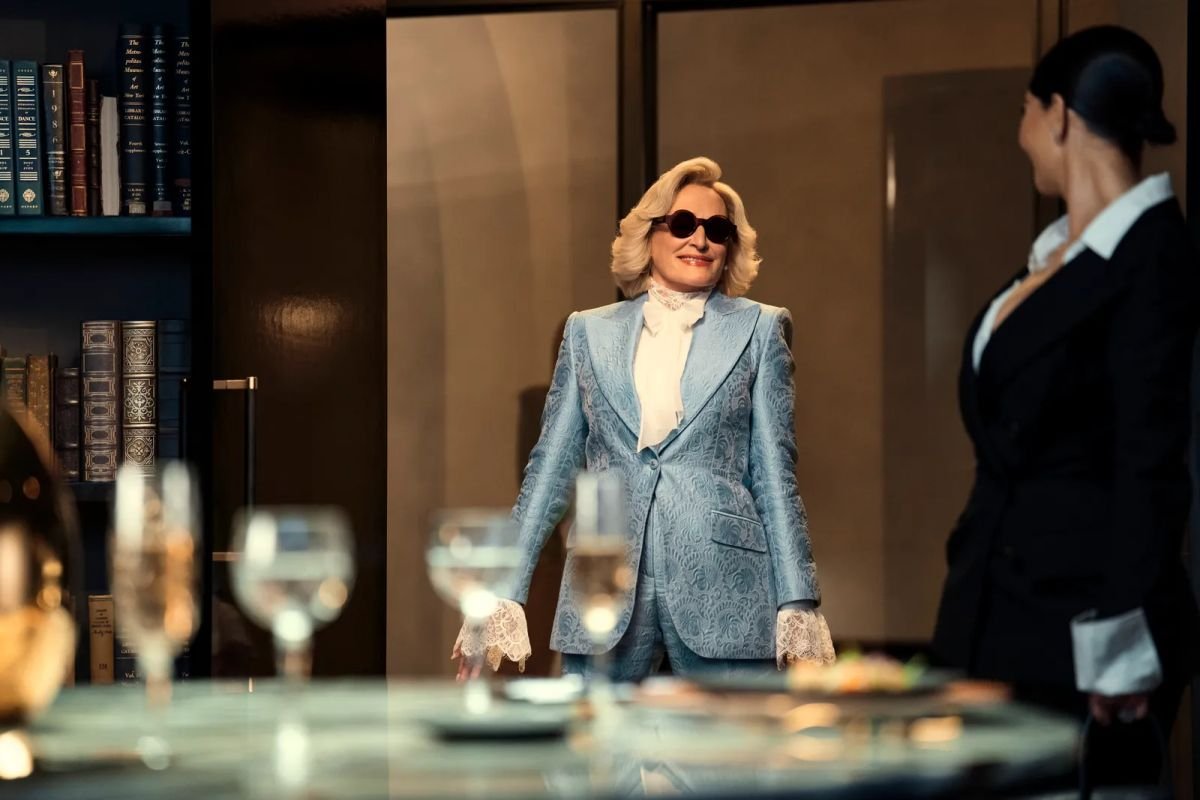 foto com cor. figurinos da série all's fair - metrópoles