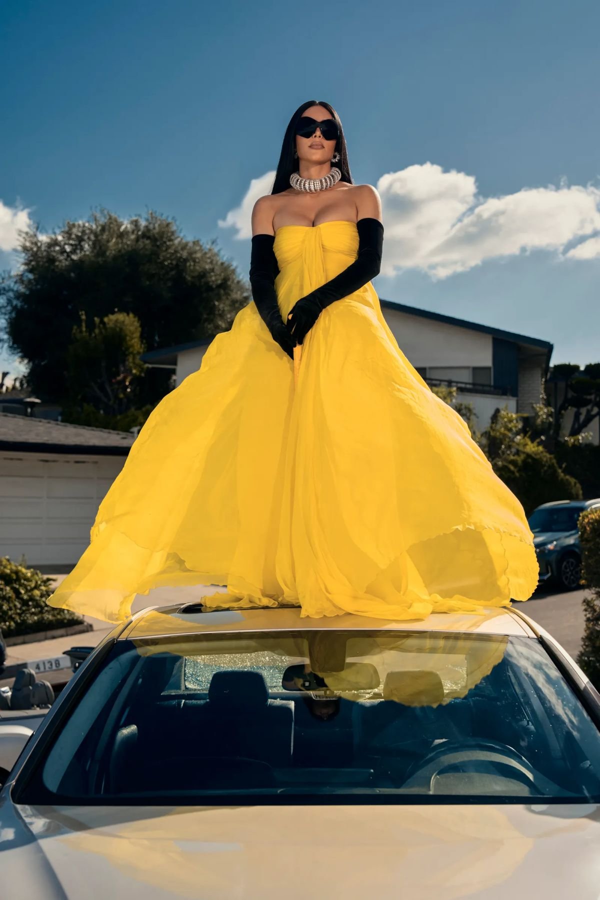 foto com cor. figurinos da série all's fair - metrópoles