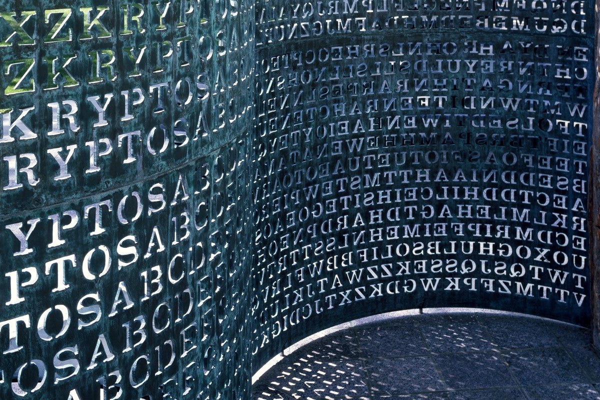 Dupla desvenda código cifrado famoso da sede da CIA e causa confusão