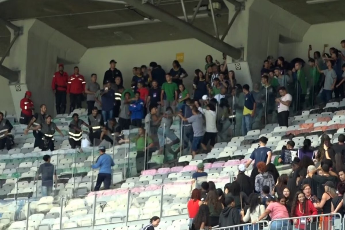 Aulão sobre IA do governo Zema no Mineirão termina em pancadaria