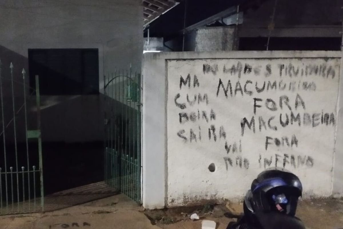 Mulher é esfaqueada 7 vezes por casal e alega intolerância religiosa