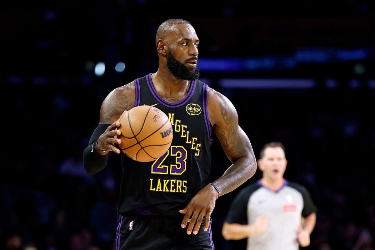 “Consigo me encaixar com qualquer um”, diz LeBron após 7 meses fora