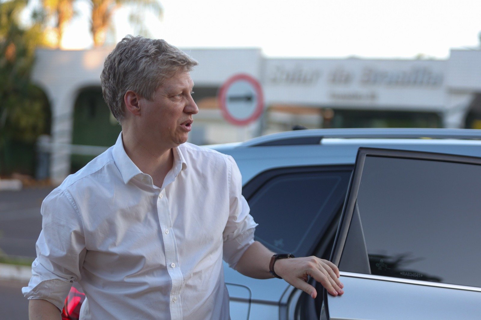 Bolsonaro teve “soluços constantes”, diz Van Hattem após visita