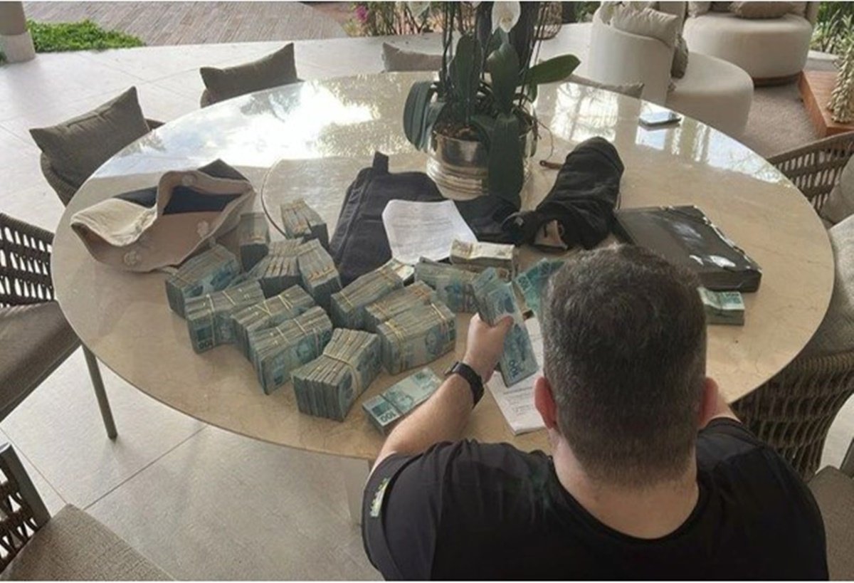 PF apreende R$ 230 milhões em joias, avião e dinheiro no caso Master