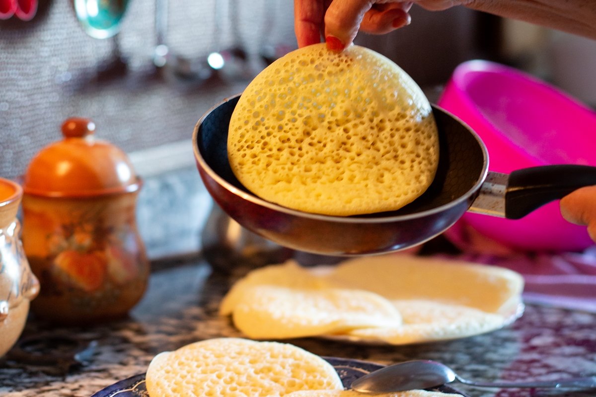 Faça um pão de iogurte na frigideira com apenas 3 ingredientes