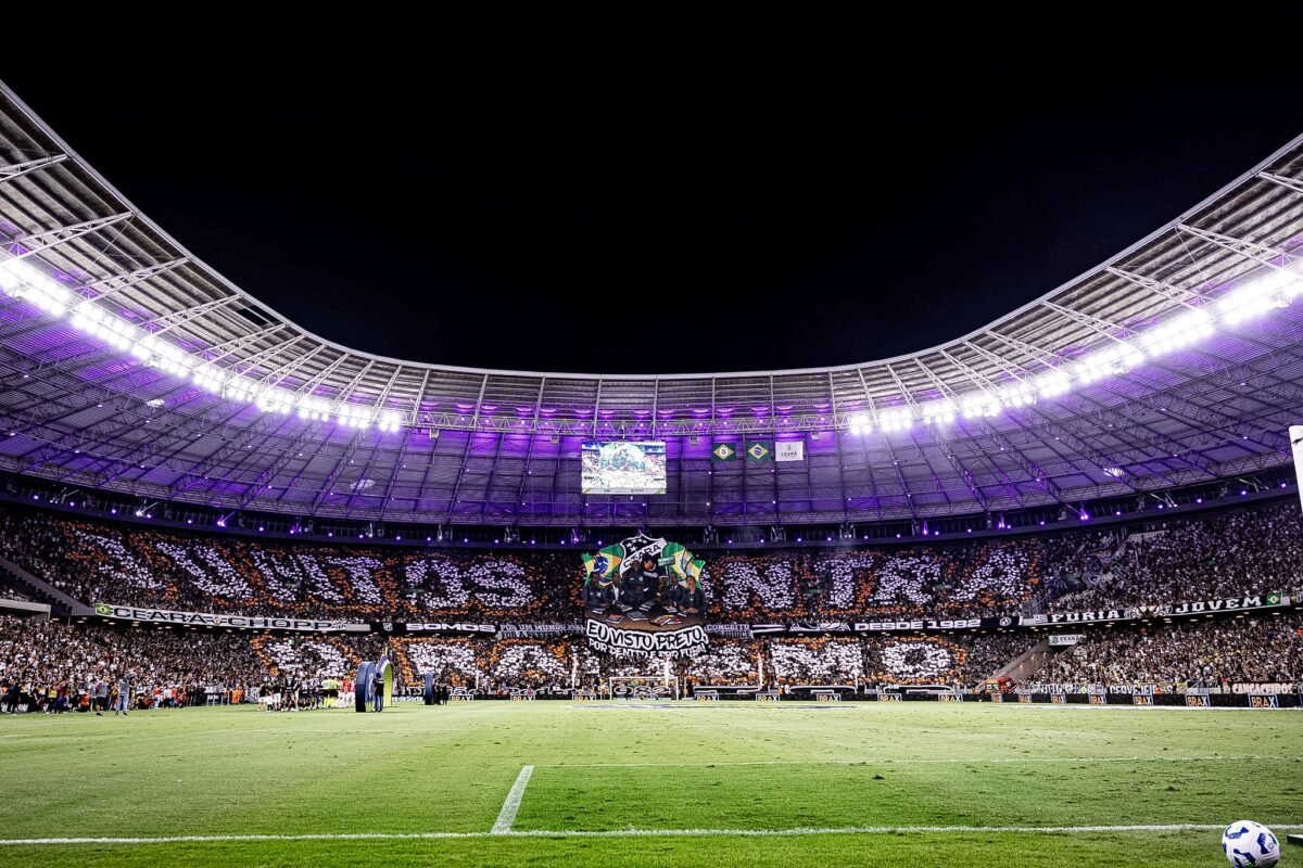Mosaico Antirracista da Torcida do Ceará no Castelão Emociona e Viraliza!