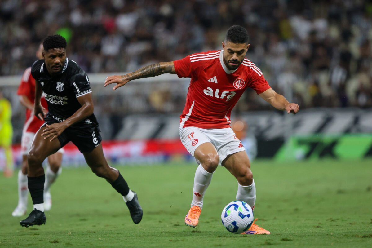 Brasileirão: em jogo com duas expulsões, Internacional vence Ceará