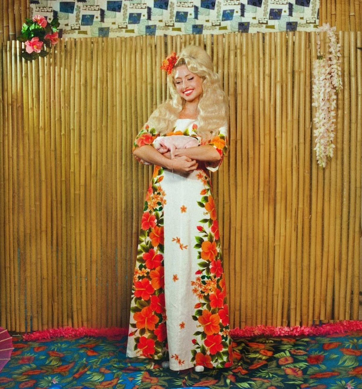 foto com cor. cantora remy bond - metrópoles