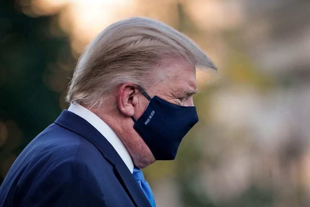 trump usa mascara após testar positivo coronavirus