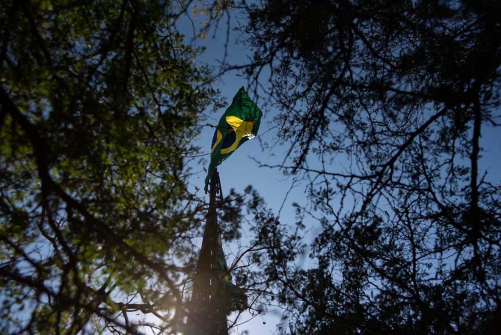 Troca Da Bandeira Reúne Cerca De 60 Pessoas Em Celebração No DF ...