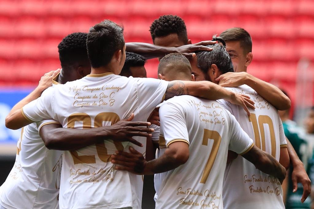 Série D do Brasileiro BRASILIENSE X CALDENSE MG mané garrincha pandemia