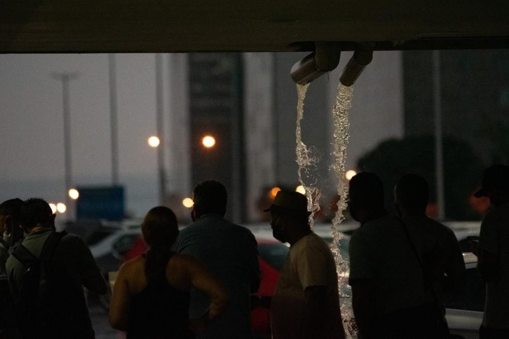 primeira chuva após um longo período de seca em brasíliaåç