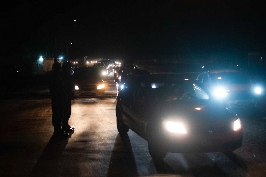 Manifestantes protestam contra esquema de rodízio e reclamam do fornecimento integral de energia elétrica em amapá