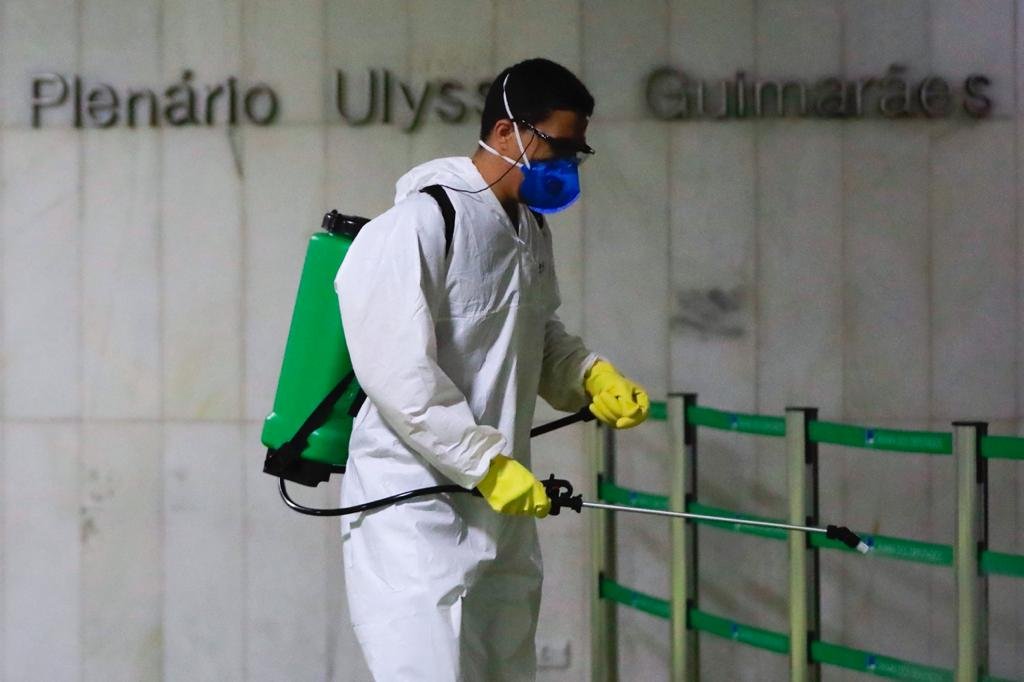 Higienização e limpeza mos ambientes do Congresso Nacional