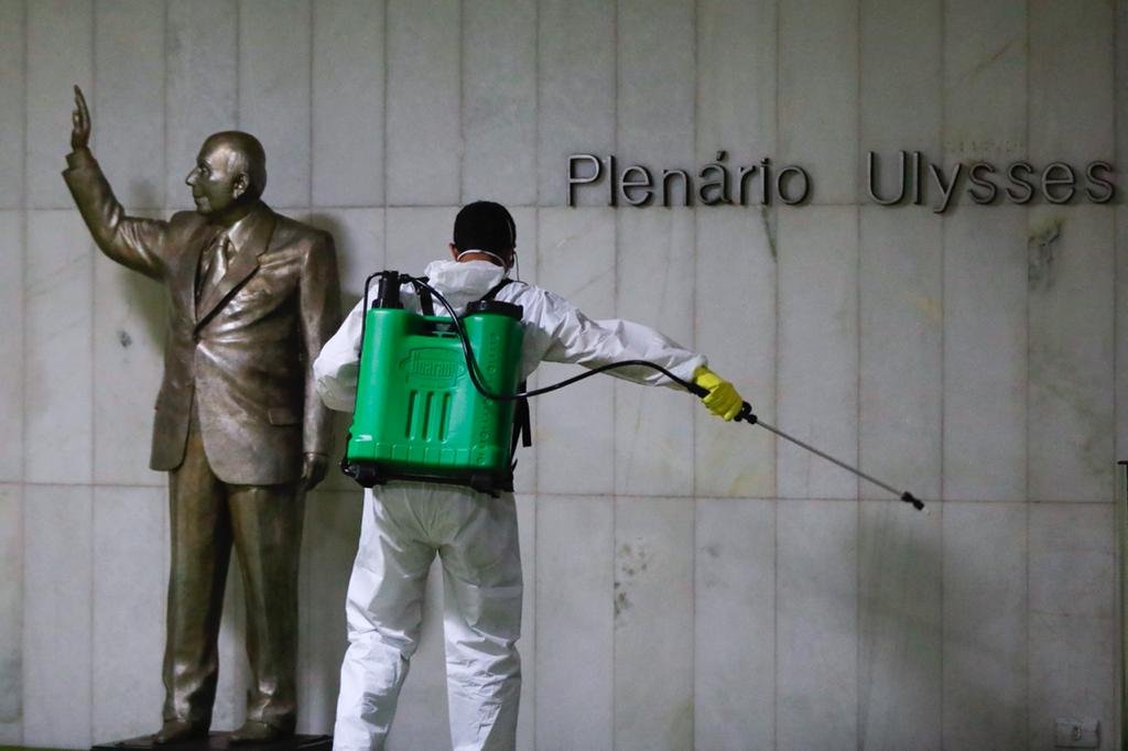 Higienização e limpeza mos ambientes do Congresso Nacional