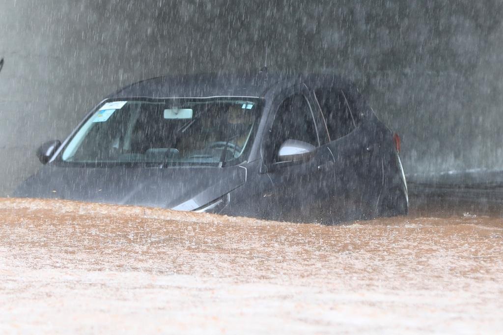 Tesourinha da 209/210 e das quadras 109/110 norte alaga após chuva forte em brasília 1