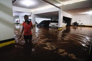 bloco F 402 norte inundada pela chuva forte em brasilia 2