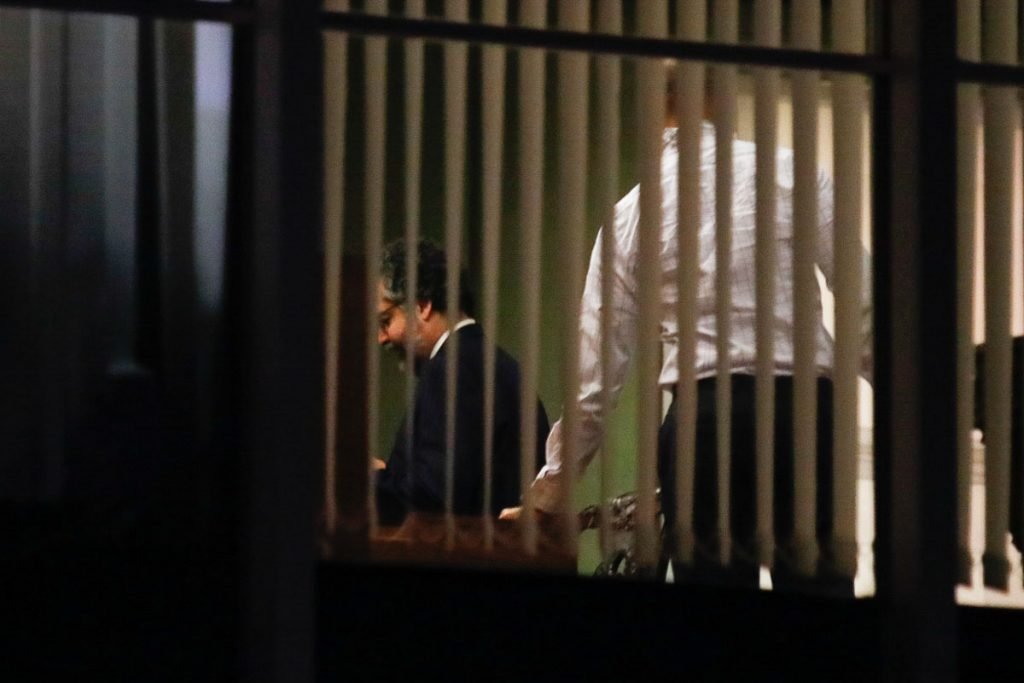 Ministro Ernesto Araújo em seu gabinete no Itamaraty após pedir demissão ao presidente Jair Bolsonaro 2