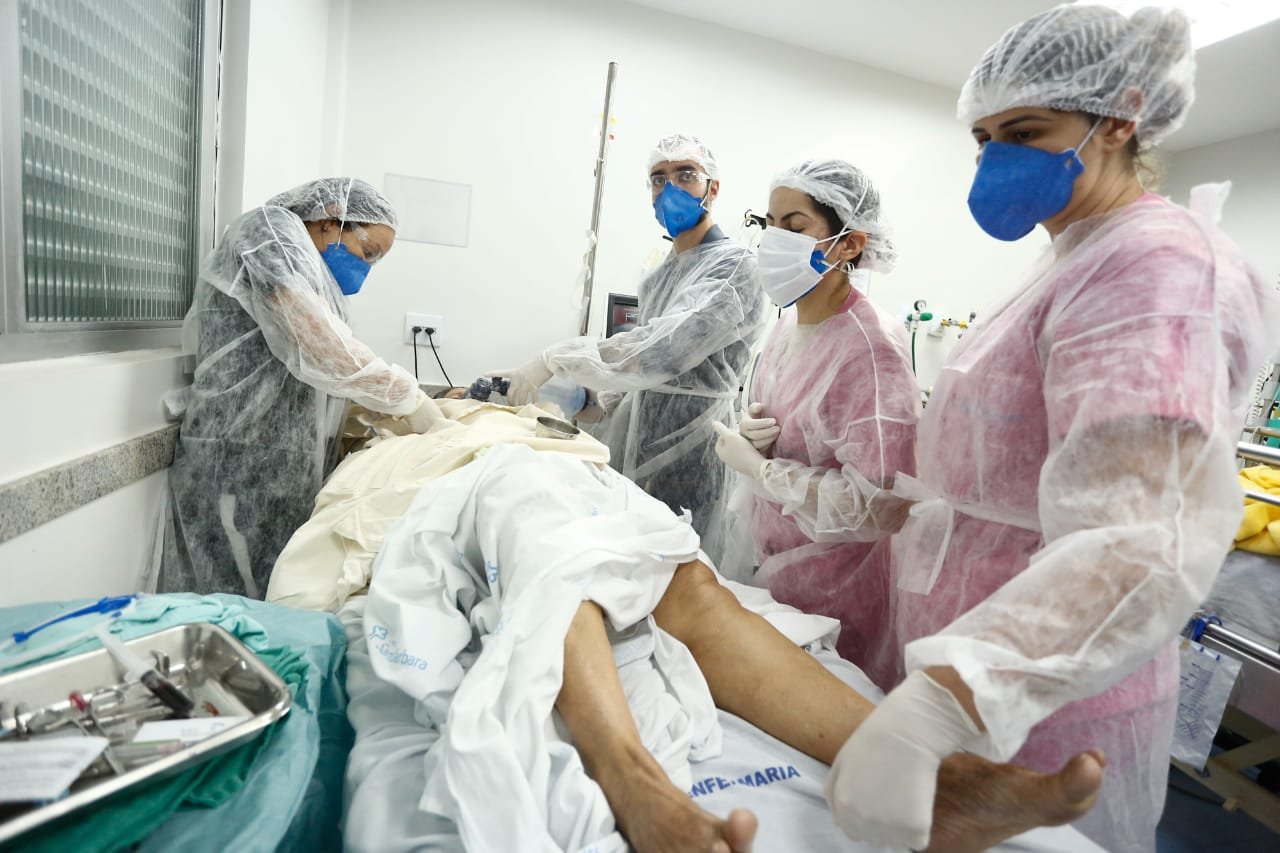 paciente de covid na UTI do Hospital Santa Bárbara em goiânia