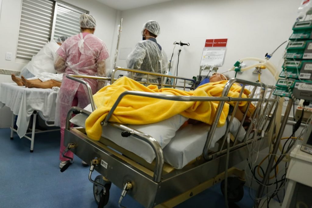 paciente de covid na UTI do Hospital Santa Bárbara em goiania