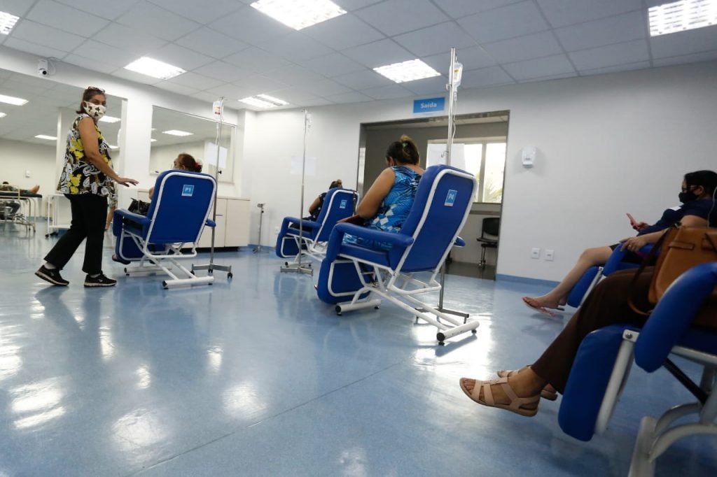 paciente Pessoas com covid-19 em observação de covid na UTI do Hospital Santa Bárbara em goiania
