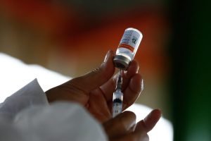 Alta procura por vacina contra CoViD provoca aglomerações em pontos de vacinação contra covid em Goiânia 26