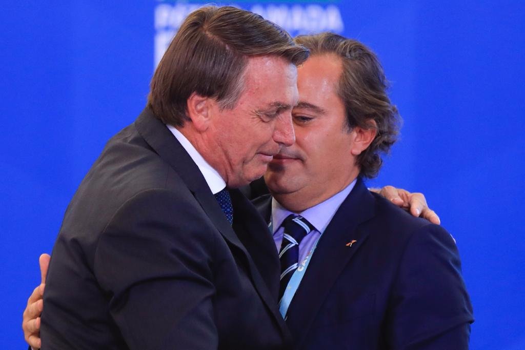 Bolsonaro e presidente da caixa Pedro Duarte Guimarães durante a Comemoração do Dia Internacional da Pessoa com Deficiência e do Dia Internacional do Voluntário, no palácio do Planalto 1