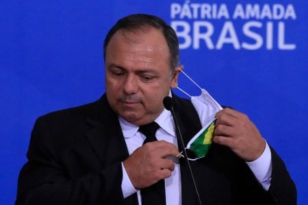 Ministro da saúde Eduardo Pazuello no governo bolsonaro