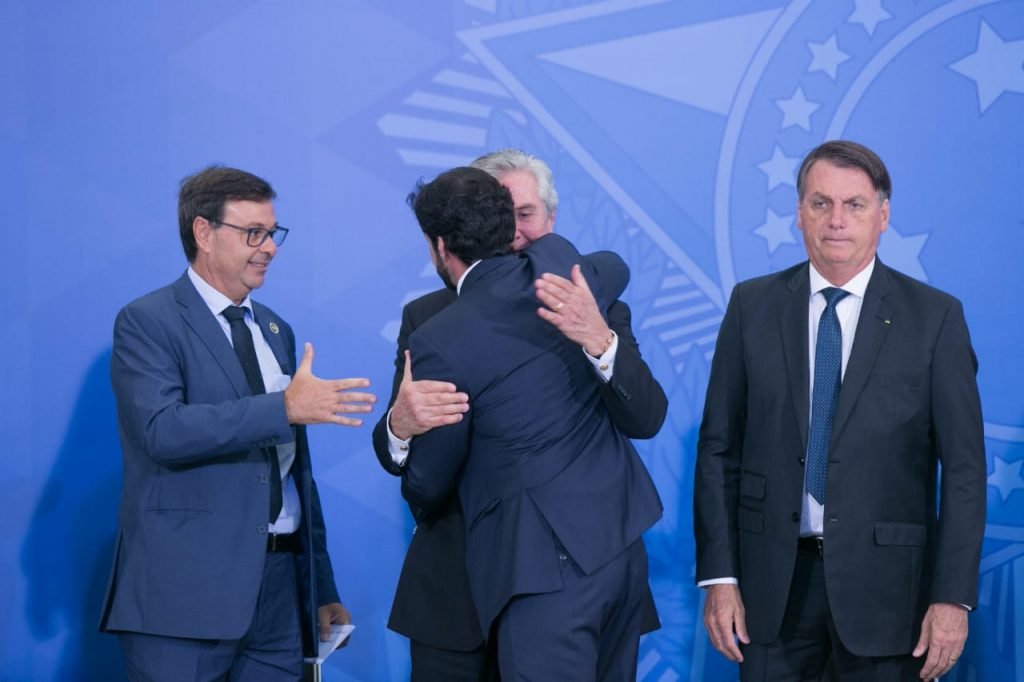Presidente Jair Bolsonaro e o ex ministro Marcelo Álvaro Antônio durante Posse do novo ministro do turismo, Gilson Machado durante evento no planalto 1