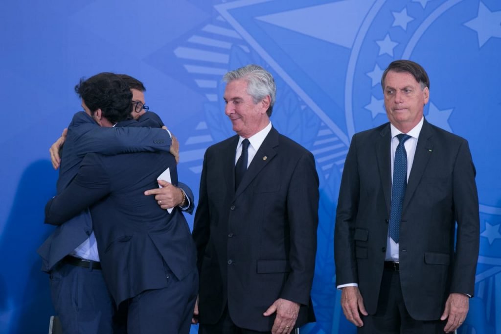 Presidente Jair Bolsonaro e o ex ministro Marcelo Álvaro Antônio durante Posse do novo ministro do turismo, Gilson Machado durante evento no planalto 1