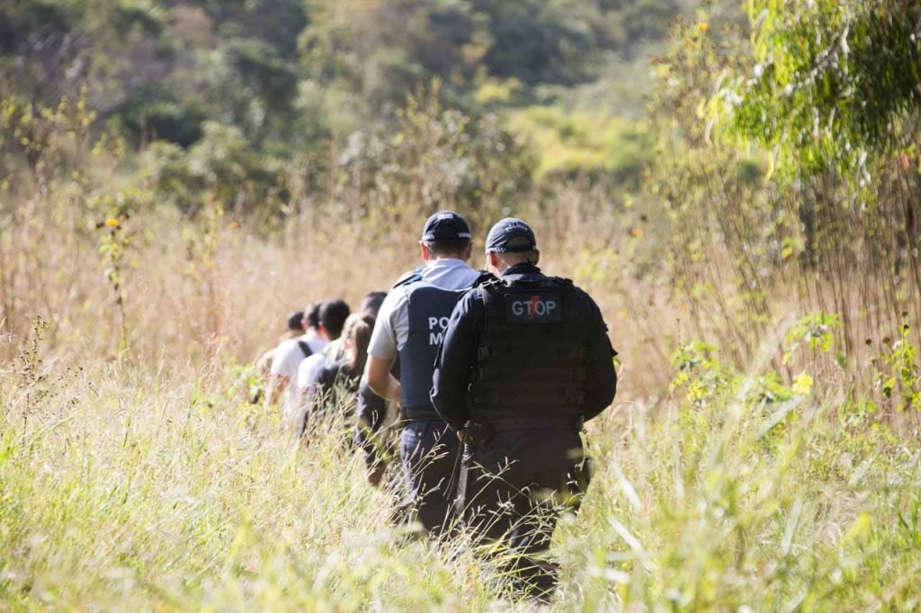 Corpo da Cleonice encontrado no incra 9 vitima do Lázaro Barbosa policiais procuram o maniaco do goiás crime assassino 39