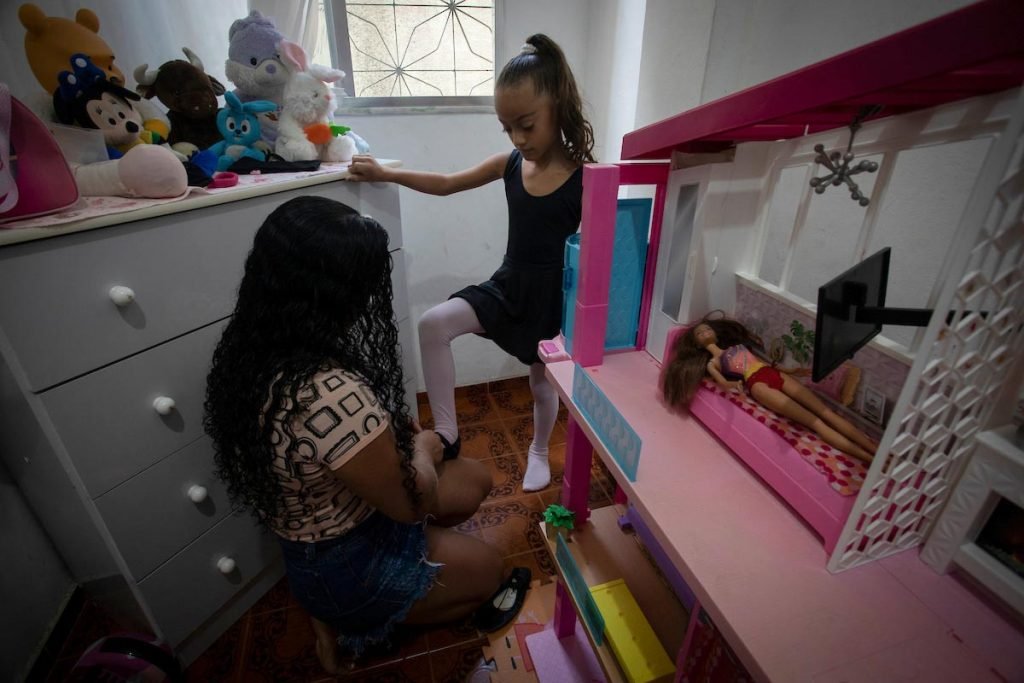 Jovens do Jacarezinho recebem apoio da Ong Viva Jacarezinho pra conseguir construir um futuro longe da violência