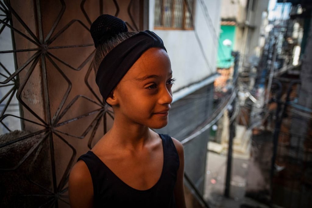 Jovens do Jacarezinho recebem apoio da Ong Viva Jacarezinho pra conseguir construir um futuro longe da violência