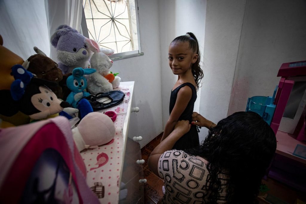 Jovens do Jacarezinho recebem apoio da Ong Viva Jacarezinho pra conseguir construir um futuro longe da violência