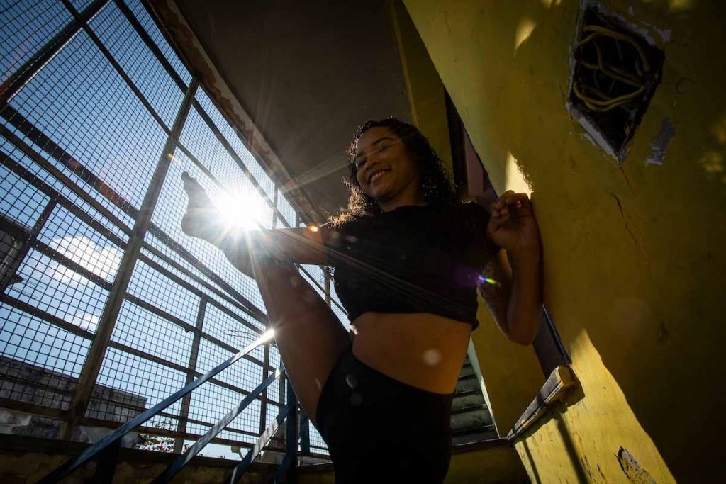 Jovens do Jacarezinho recebem apoio da Ong Viva Jacarezinho pra conseguir construir um futuro longe da violência