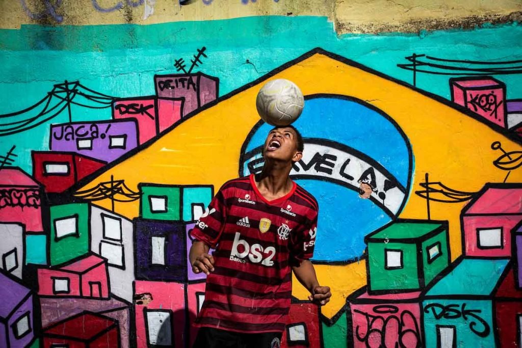 Jovens do Jacarezinho recebem apoio da Ong Viva Jacarezinho pra conseguir construir um futuro longe da violência