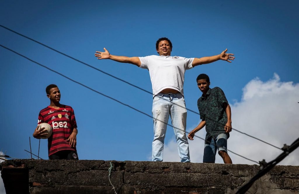 Jovens do Jacarezinho recebem apoio da Ong Viva Jacarezinho pra conseguir construir um futuro longe da violência