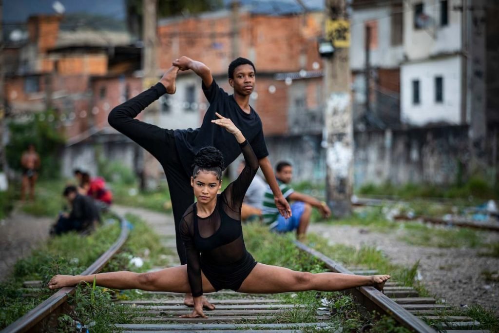 Jovens do Jacarezinho recebem apoio da Ong Viva Jacarezinho pra conseguir construir um futuro longe da violência
