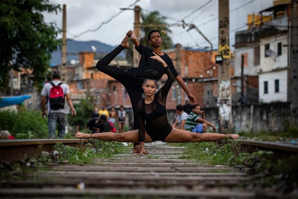 Jovens do Jacarezinho recebem apoio da Ong Viva Jacarezinho pra conseguir construir um futuro longe da violência