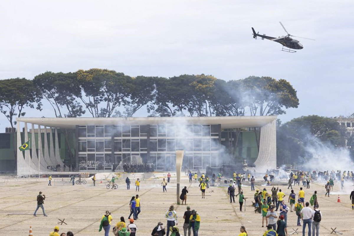 Lula promete identificar financiadores de atos e avisa: &ldquo;Golpe n&atilde;o vai ter&rdquo;  | Metr&oacute;poles