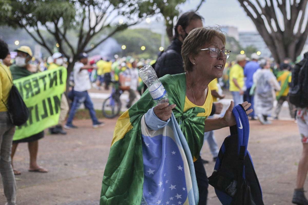 foto-65-manifestantes-bolsonaristas-promovem-destruição-e-terrorismo-na-esplanada-e-segurança-reage-confronto-brasilia-08012023