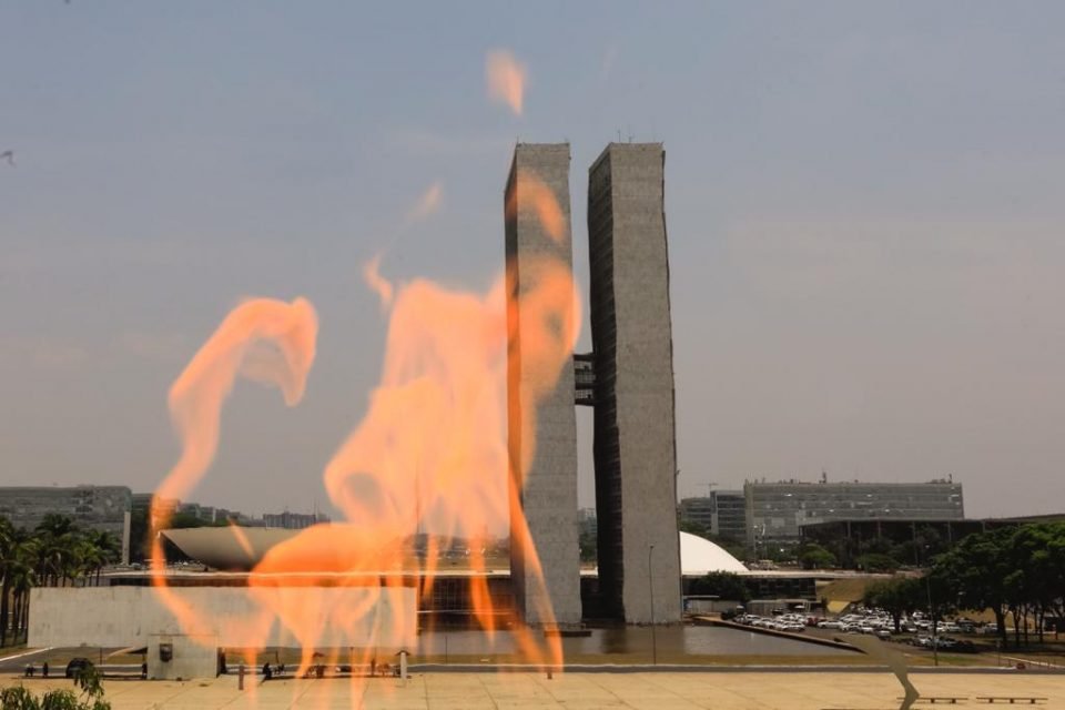 chama do panteão e congresso nacional muito calor e seca em brasília