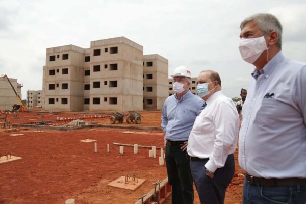 Governador, Ibaneis Rocha inaugura praça dos direitos no Itapoã e visita obras do empreendimento habitacional na cidade