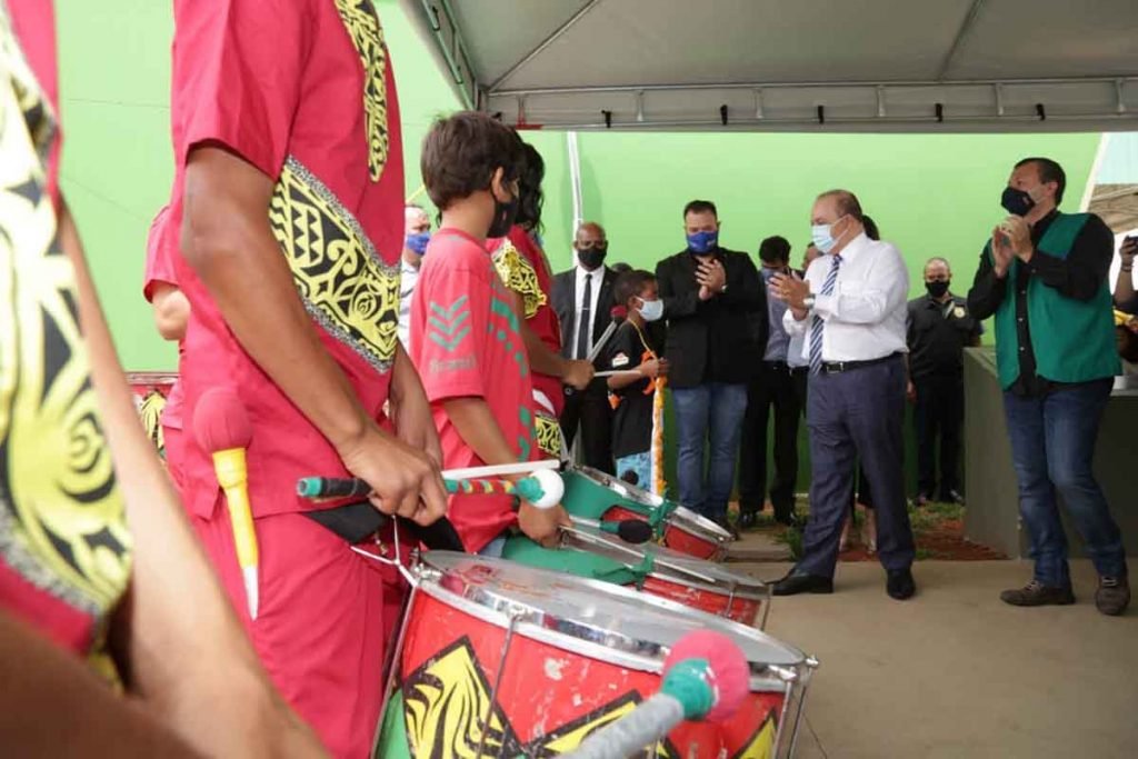 Governador, Ibaneis Rocha inaugura praça dos direitos no Itapoã e visita obras do empreendimento habitacional na cidade