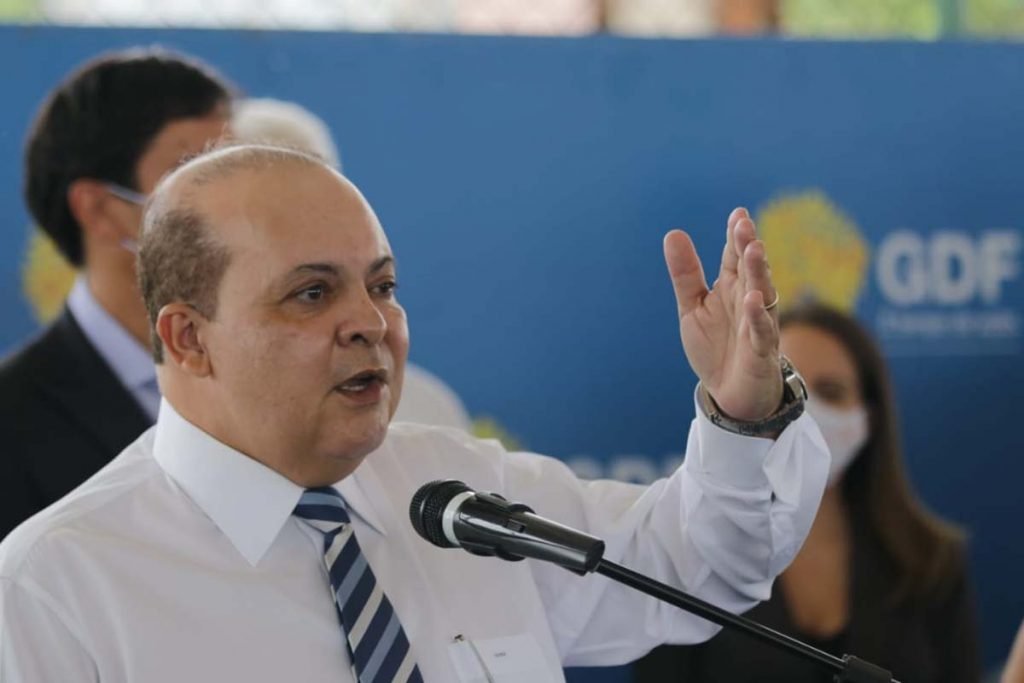 Governador, Ibaneis Rocha inaugura praça dos direitos no Itapoã e visita obras do empreendimento habitacional na cidade